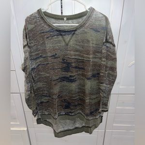 Camo z supply top/pullover